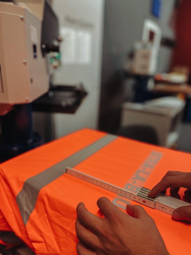 Werbetechnik-Arbeiten in der aweko-Werkstatt